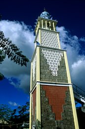 Archipel-des-Comores;-Architecture;-Contre-plongée;-France;-Islam;-Kaleidos;-Kaleidos-images;-La-parole-à-limage;-Laurent-Abad;-Mayotte;-Minaret;-Mosquée;-Océan-Indien;-Religion;-Stories-Pictures